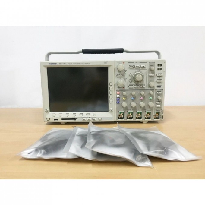 Осциллограф цифровой четырехканальный TEKTRONIX 500 МГц 5 Гвыб/с DPO4054B